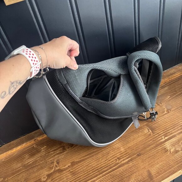 Black and Grey Pet Dog Sling Carrier w/Adjustable Strap - Picture 4 of 6
